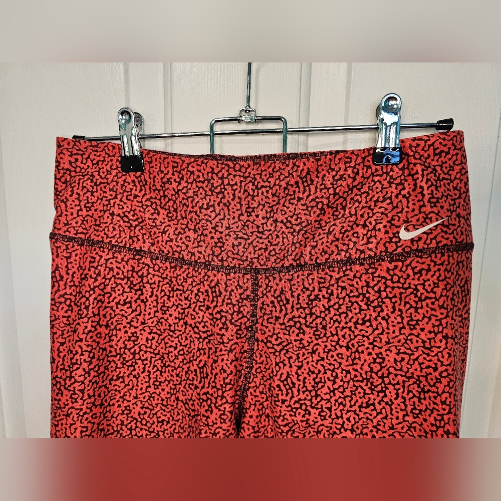 Nike Dri Fit red Crackle Patterned Cropped Leggings Women's Size MED
